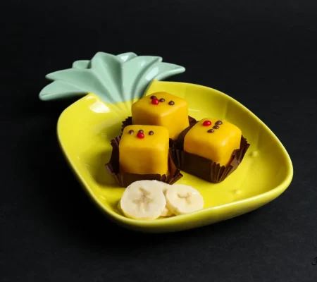 Mafini sa bananama, svetlo žute boje, sa komadićima banane.